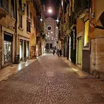 Attico Esclusivo Piazza Delle Erbe - Santa Anastasia Appartement *