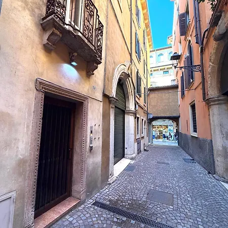 Appartement Attico Esclusivo Piazza Delle Erbe - Santa Anastasia