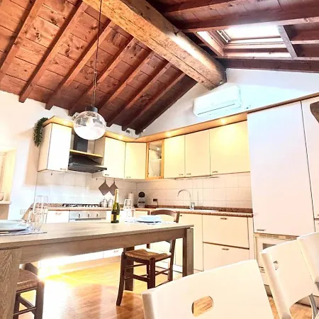 Attico Esclusivo Piazza Delle Erbe - Santa Anastasia Appartement