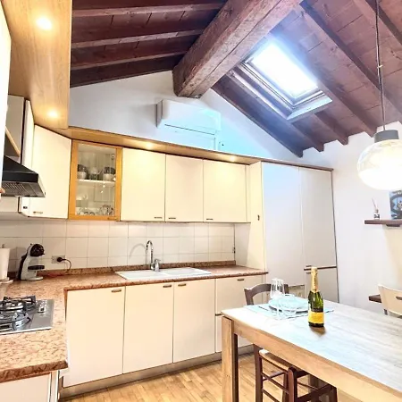 Appartement Attico Esclusivo Piazza Delle Erbe - Santa Anastasia