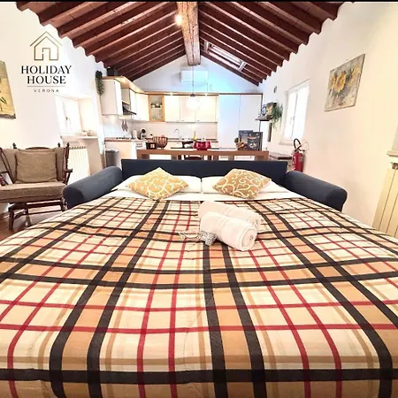 Attico Esclusivo Piazza Delle Erbe - Santa Anastasia Appartement *